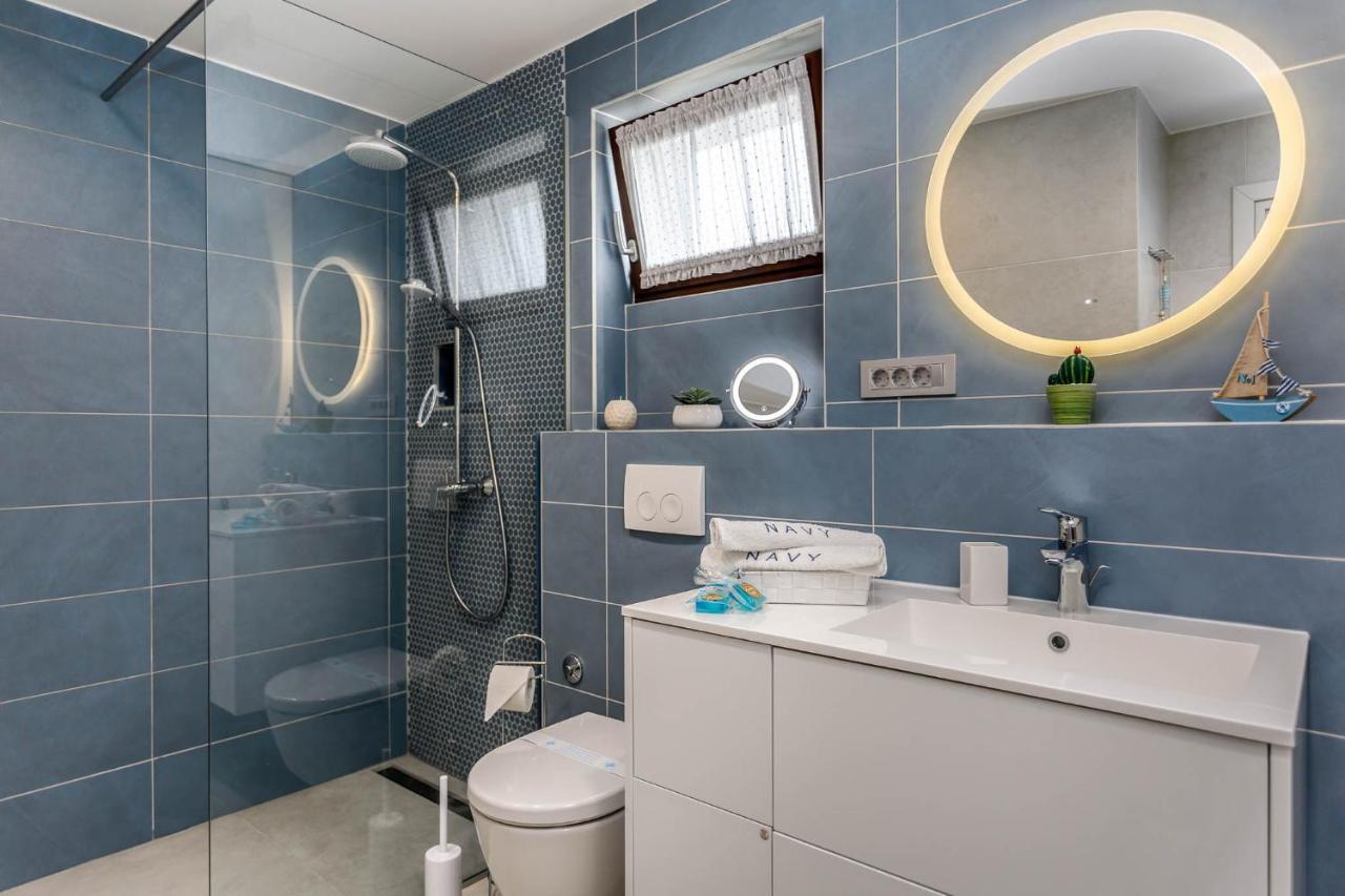 Apartments Olivia & Navy, Silo Luaran gambar